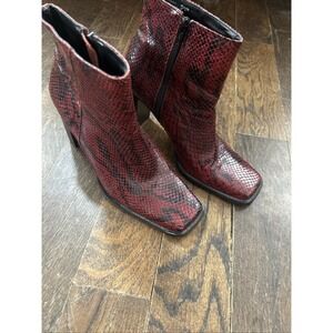 Hillard & Hanson Cobra Women's Size 5.5 Red & Black Ankle Boots Shoes Side Zip